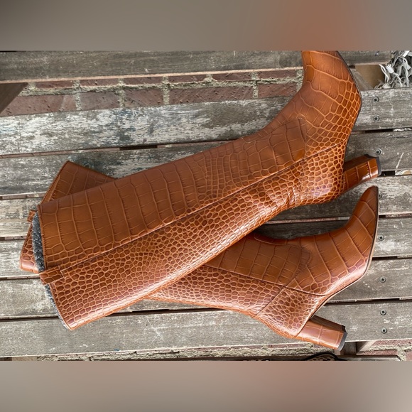 VERONICA BEARD Abella Boots. Color is Honey. Size 6.5 - Picture 11 of 12